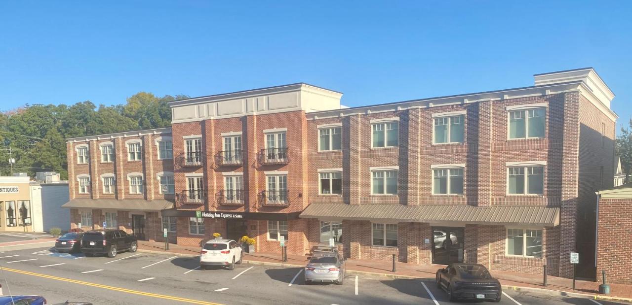 Holiday Inn Express & Suites - Dahlonega - University Area By Ihg Buitenkant foto